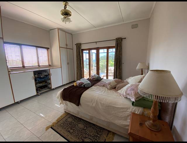 6 BEDROOM HOUSE FOR SALE IN WINKLESPRUIT